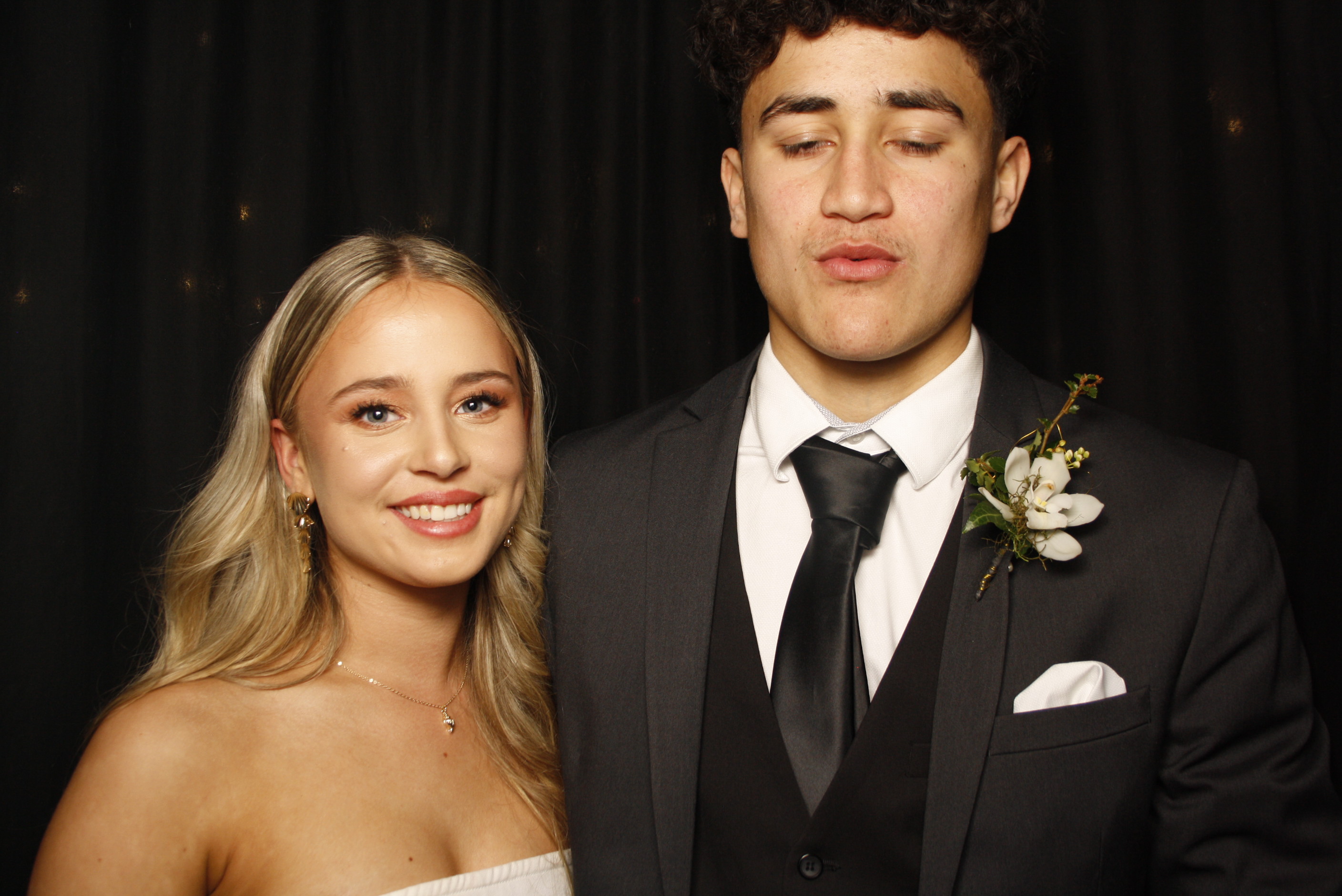 Kuranui College Ball | View more photos from the event at wgtngallery.classicphotobooths.co.nz/u/wgtncpbgallery/Kuranui-College-Ball