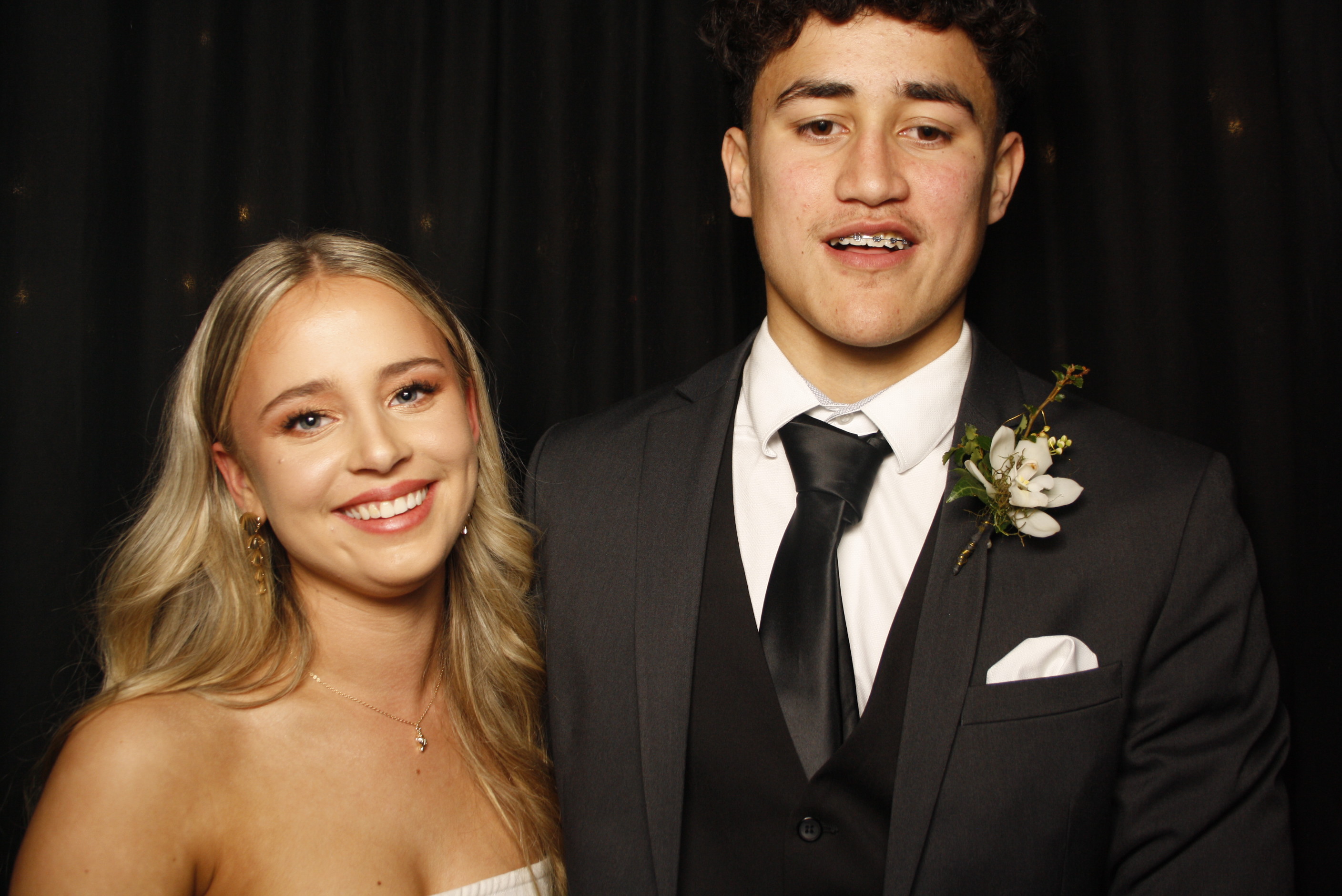 Kuranui College Ball | View more photos from the event at wgtngallery.classicphotobooths.co.nz/u/wgtncpbgallery/Kuranui-College-Ball