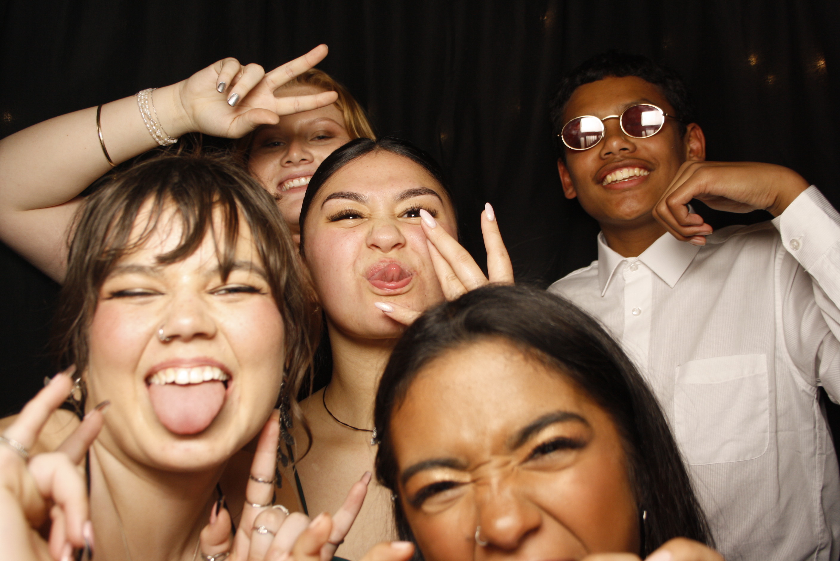 Kuranui College Ball | View more photos from the event at wgtngallery.classicphotobooths.co.nz/u/wgtncpbgallery/Kuranui-College-Ball