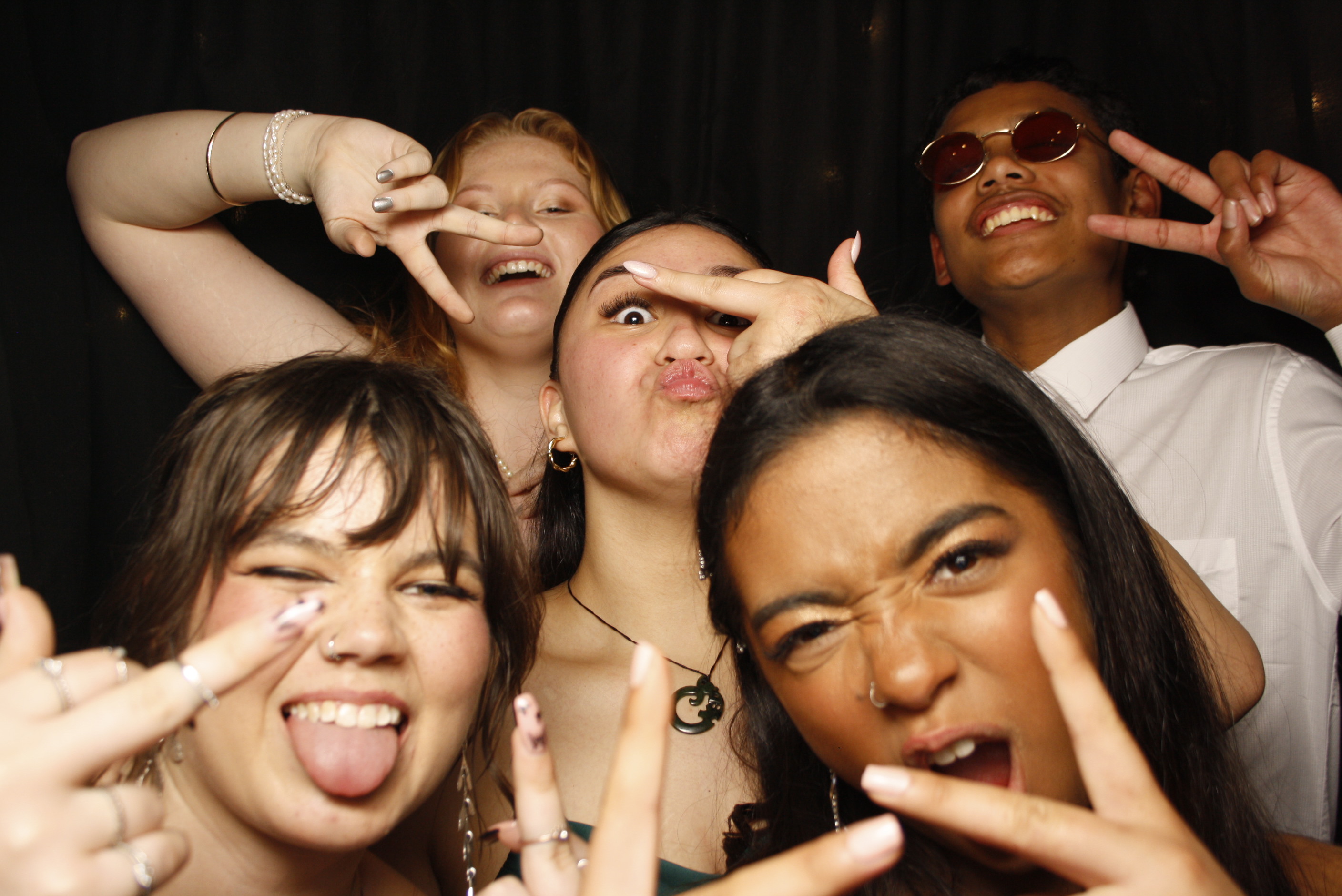 Kuranui College Ball | View more photos from the event at wgtngallery.classicphotobooths.co.nz/u/wgtncpbgallery/Kuranui-College-Ball