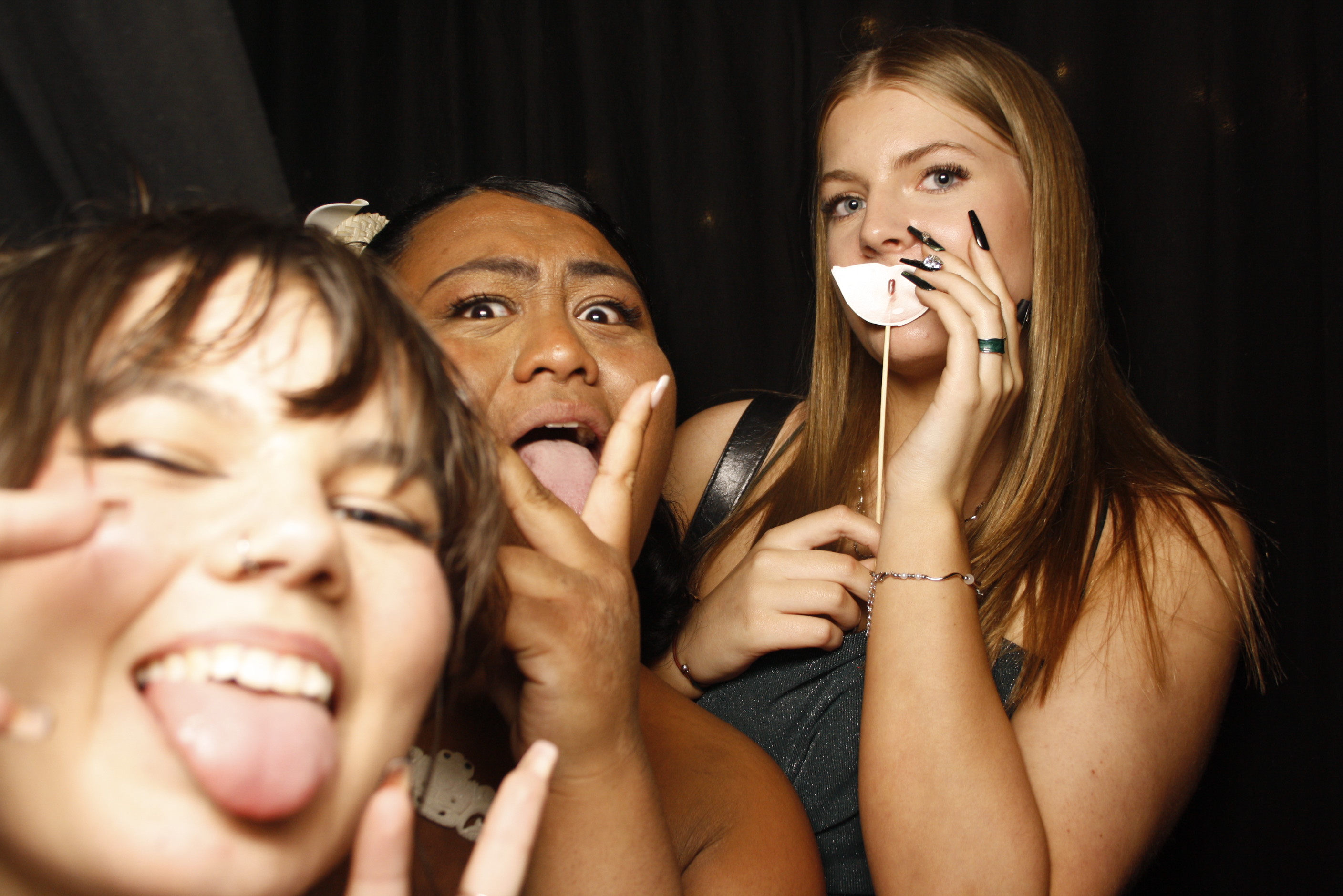 Kuranui College Ball | View more photos from the event at wgtngallery.classicphotobooths.co.nz/u/wgtncpbgallery/Kuranui-College-Ball