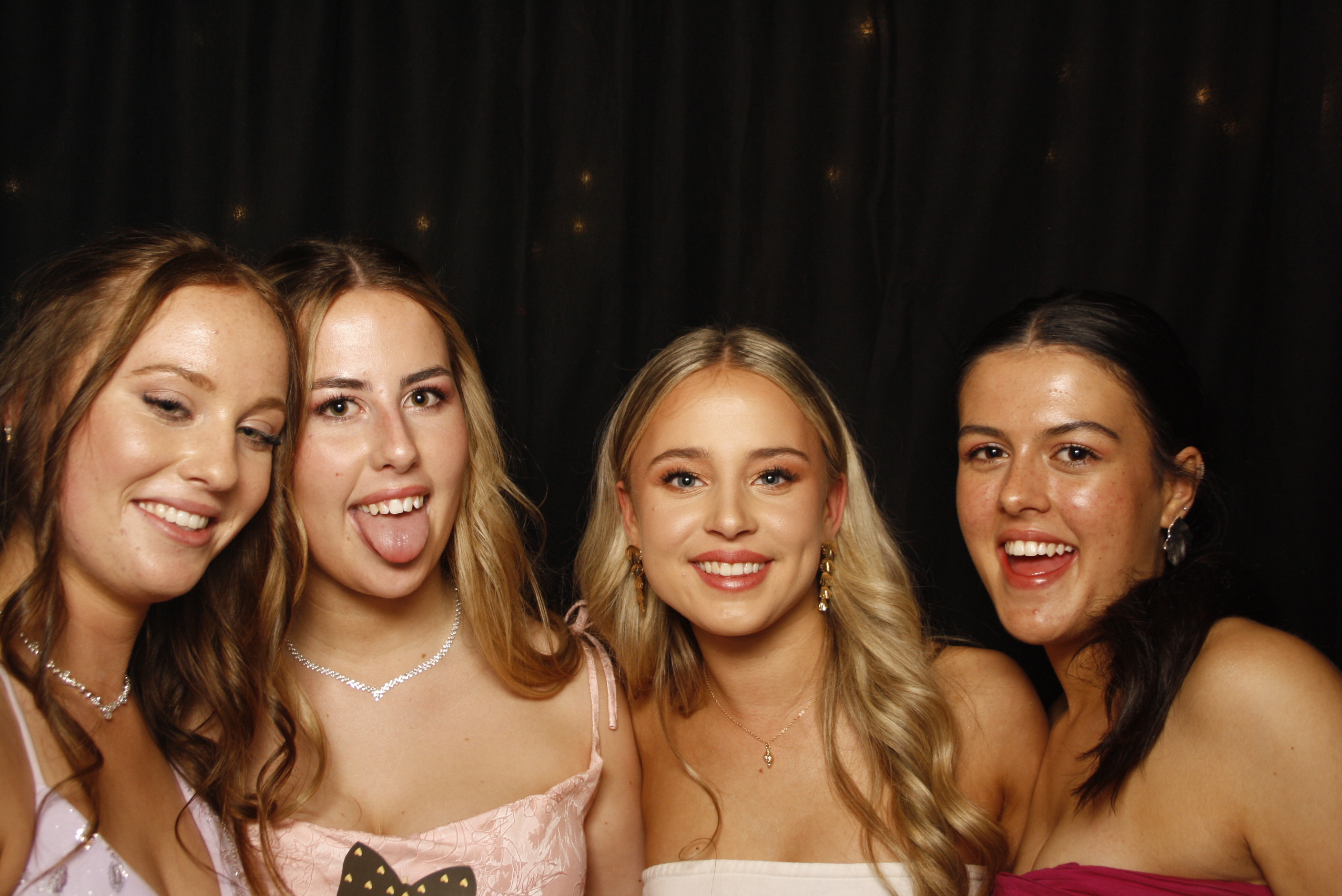 Kuranui College Ball | View more photos from the event at wgtngallery.classicphotobooths.co.nz/u/wgtncpbgallery/Kuranui-College-Ball