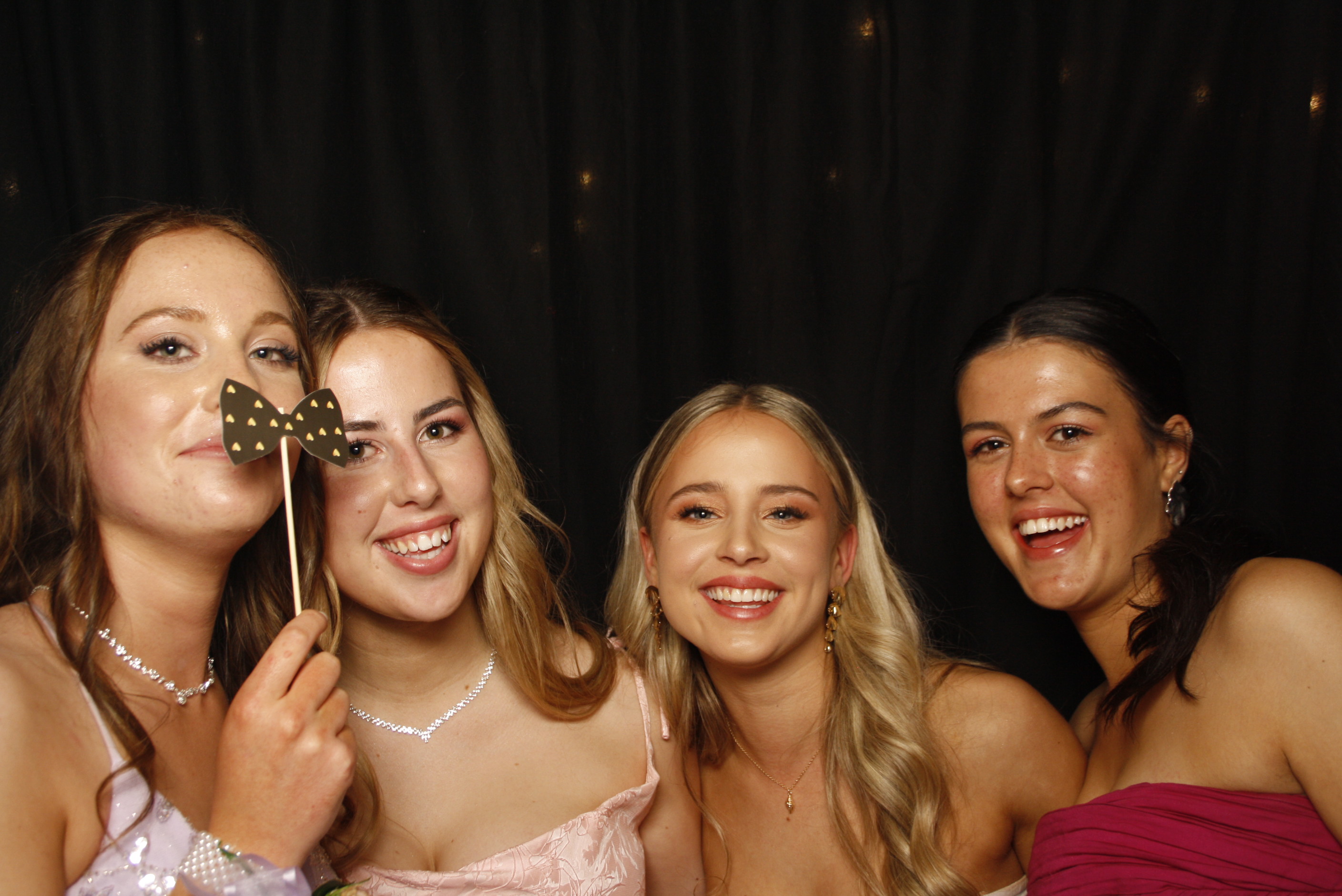 Kuranui College Ball | View more photos from the event at wgtngallery.classicphotobooths.co.nz/u/wgtncpbgallery/Kuranui-College-Ball