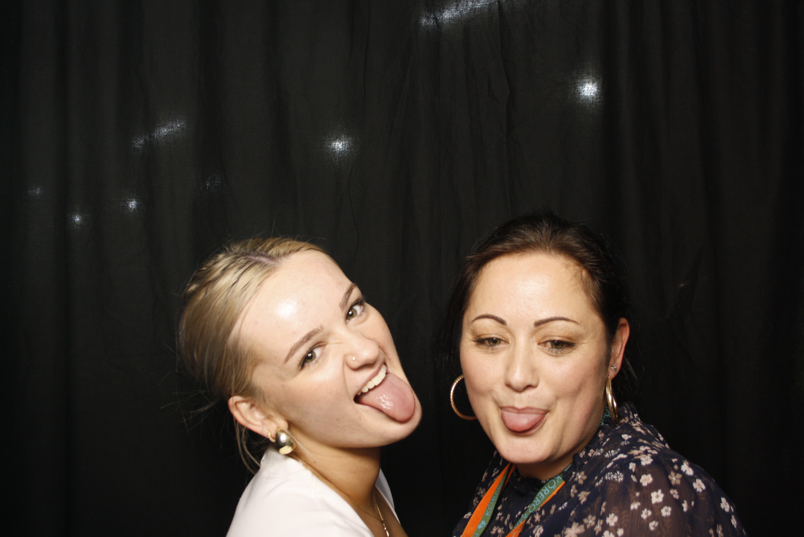 Whitecliffe Family Reunion | View more photos from the event at wgtngallery.classicphotobooths.co.nz/u/wgtncpbgallery/Whitecliffe-Family-Reunion