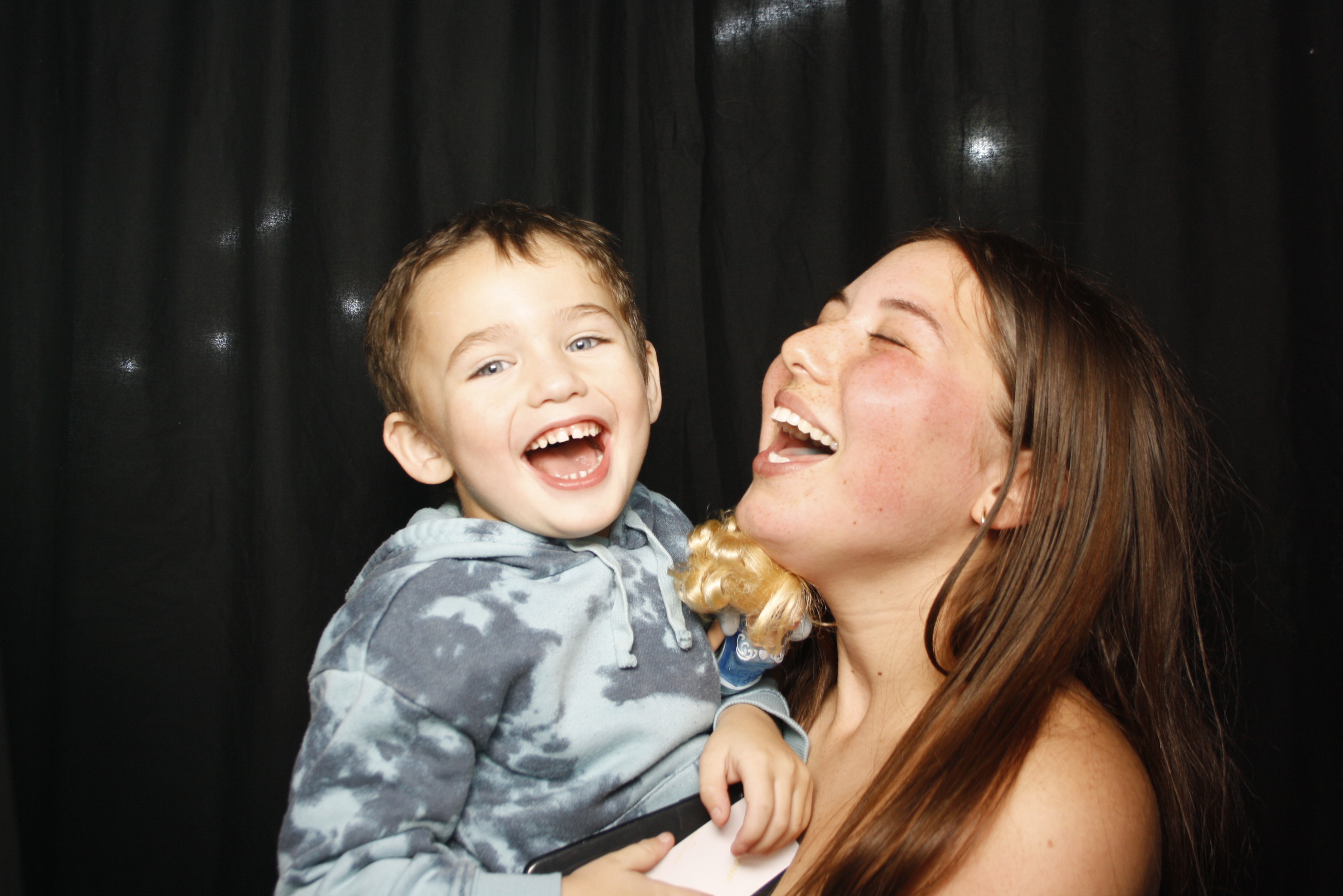 Whitecliffe Family Reunion | View more photos from the event at wgtngallery.classicphotobooths.co.nz/u/wgtncpbgallery/Whitecliffe-Family-Reunion