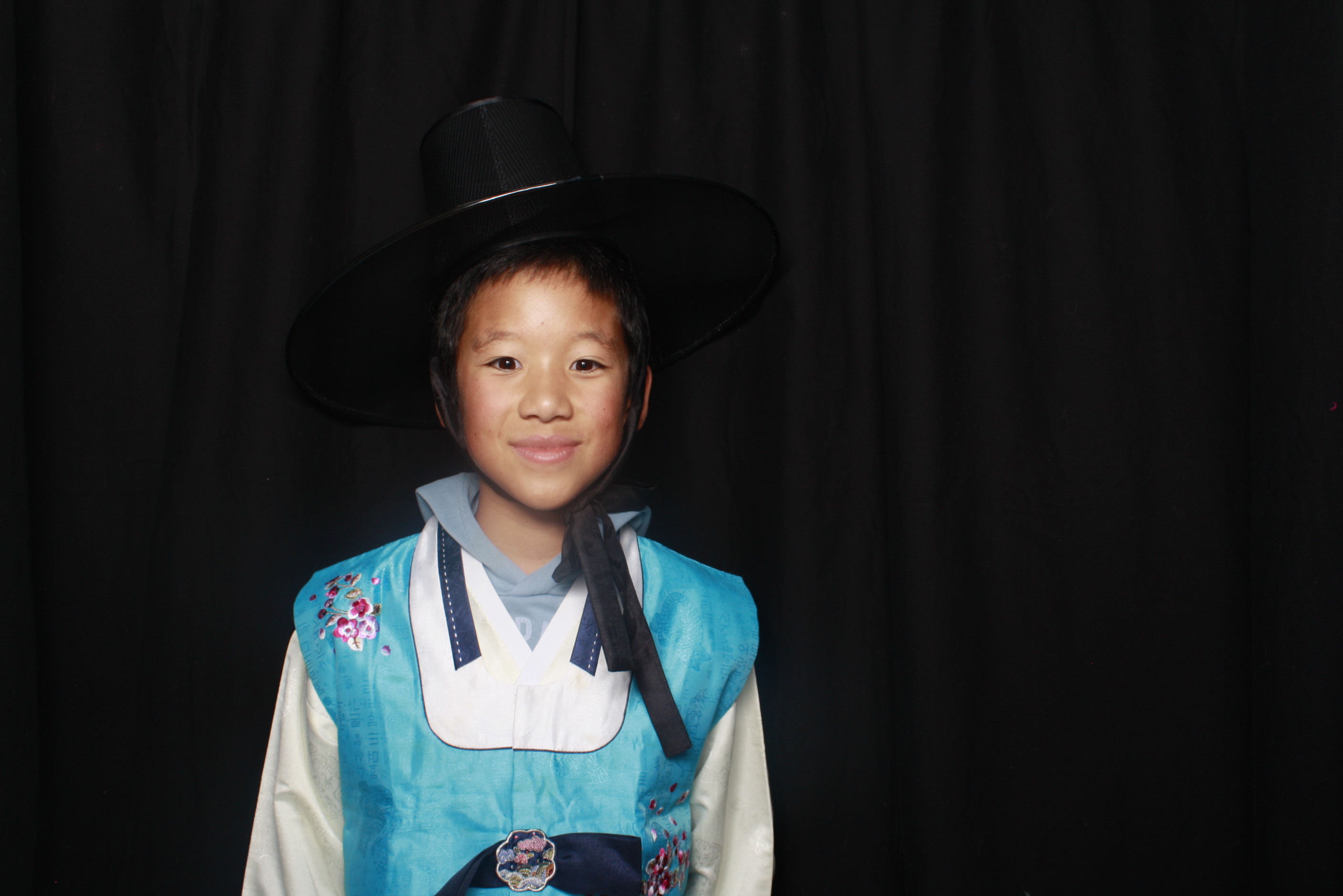 K-Culture Festival 2025 - Booth 1 | View more photos from the event at wgtngallery.classicphotobooths.co.nz/u/wgtncpbgallery/K-Culture-Festival-2025-Booth-1