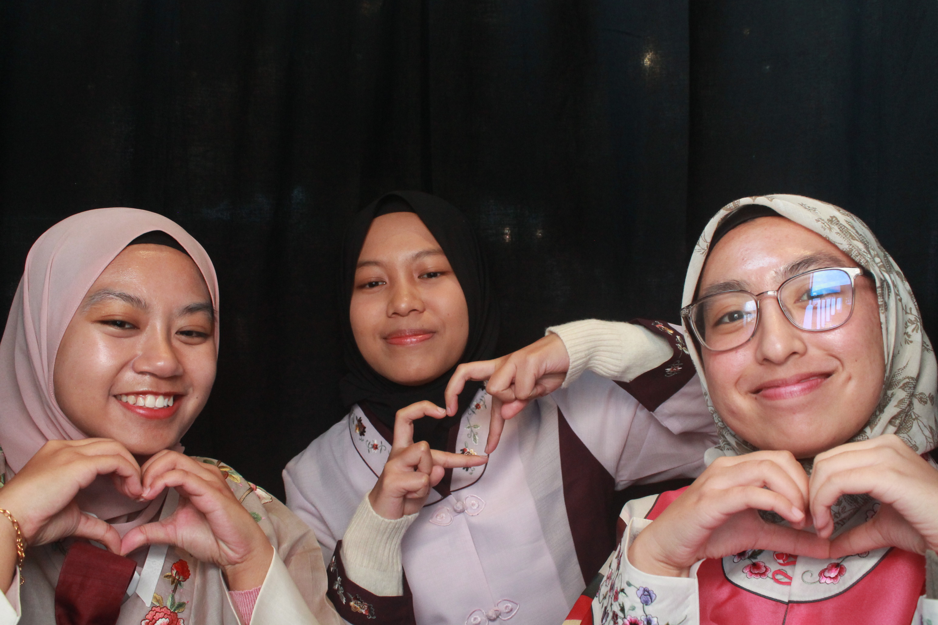 K-Culture Festival 2025 - Booth 2 | View more photos from the event at wgtngallery.classicphotobooths.co.nz/u/wgtncpbgallery/K-Culture-Festival-2025-Booth-2