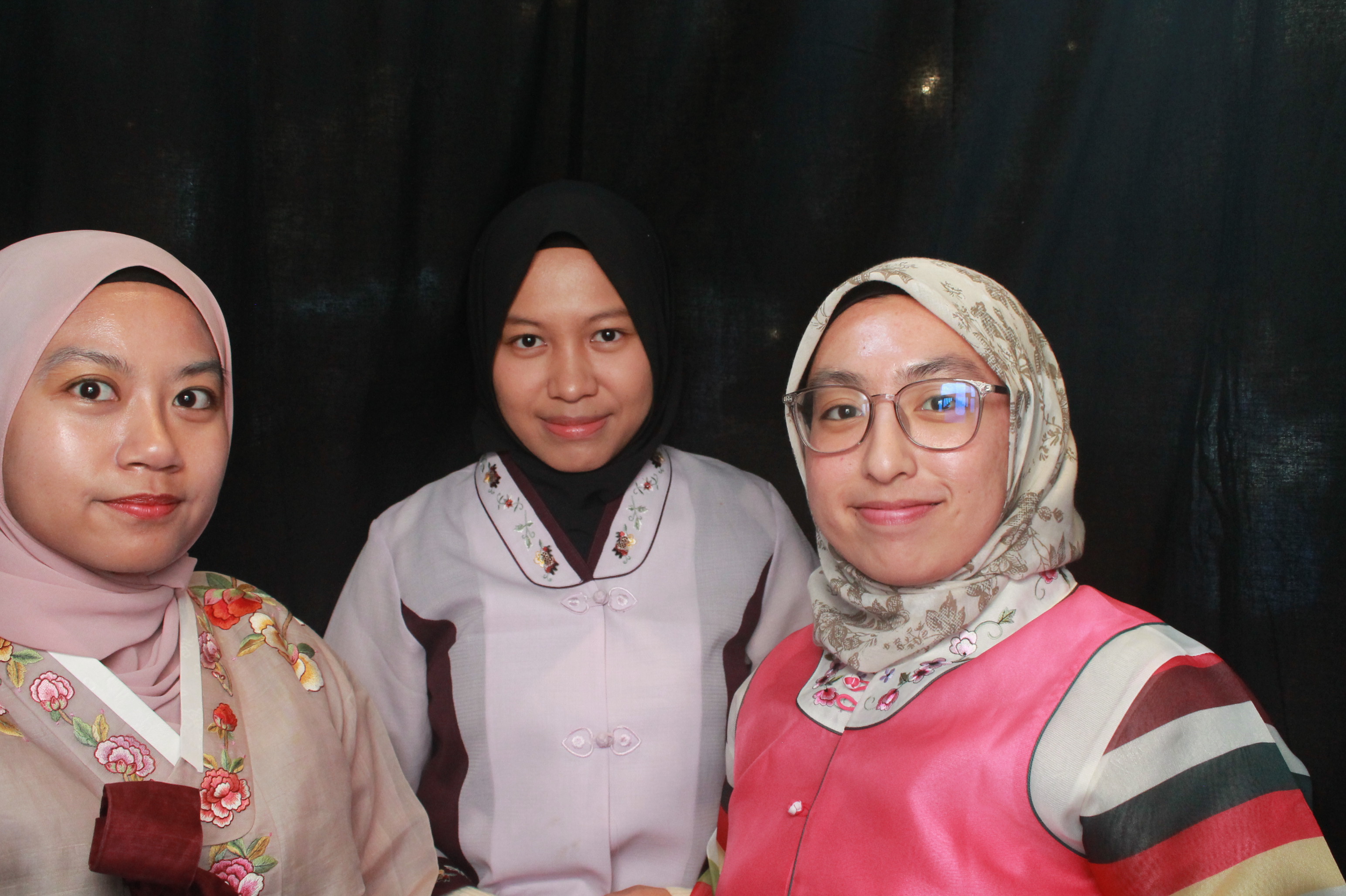 K-Culture Festival 2025 - Booth 2 | View more photos from the event at wgtngallery.classicphotobooths.co.nz/u/wgtncpbgallery/K-Culture-Festival-2025-Booth-2