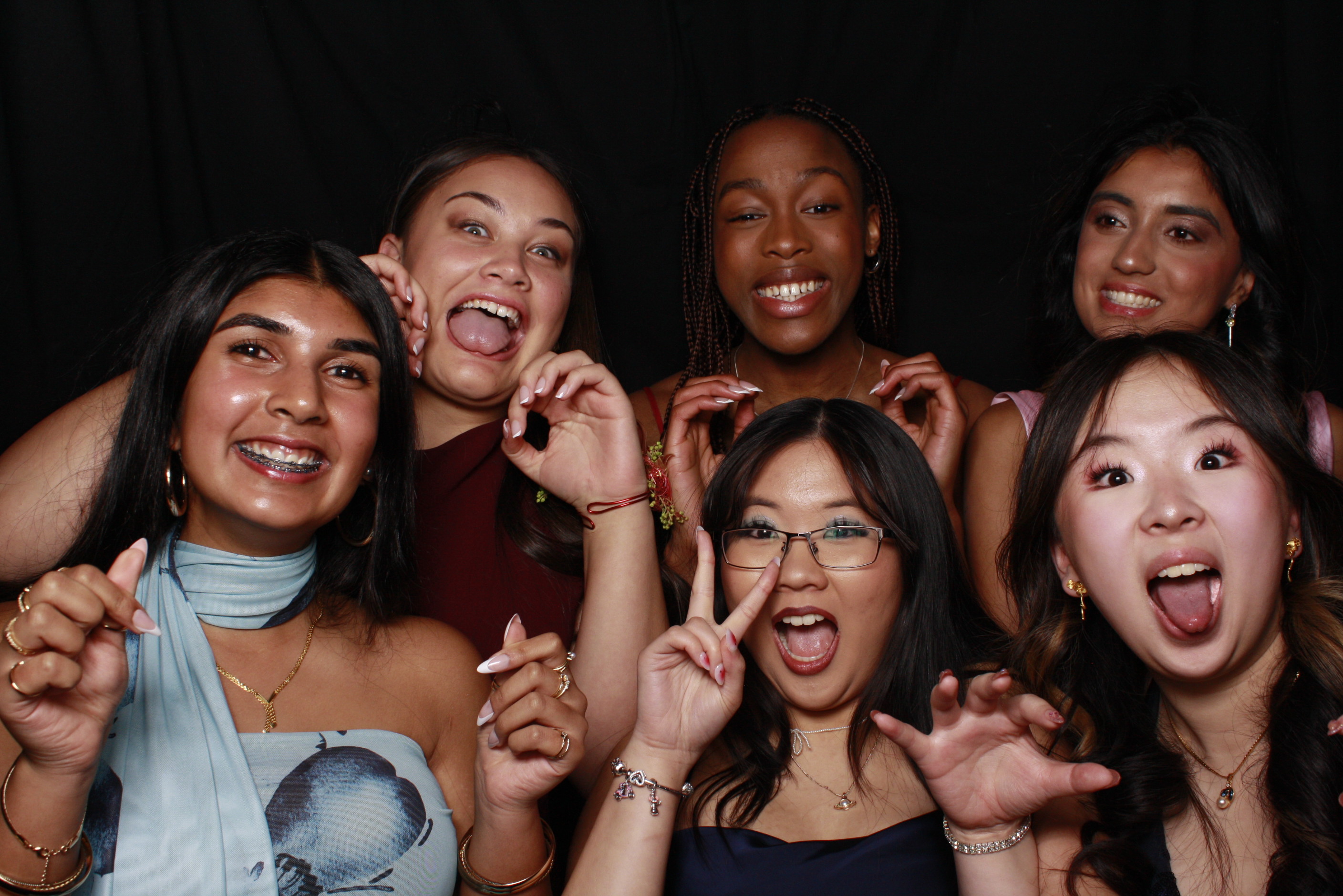 St Orans College Ball 2025 - Booth 1 | View more photos from the event at wgtngallery.classicphotobooths.co.nz/u/wgtncpbgallery/St-Orans-College-Ball-2025-Booth-1