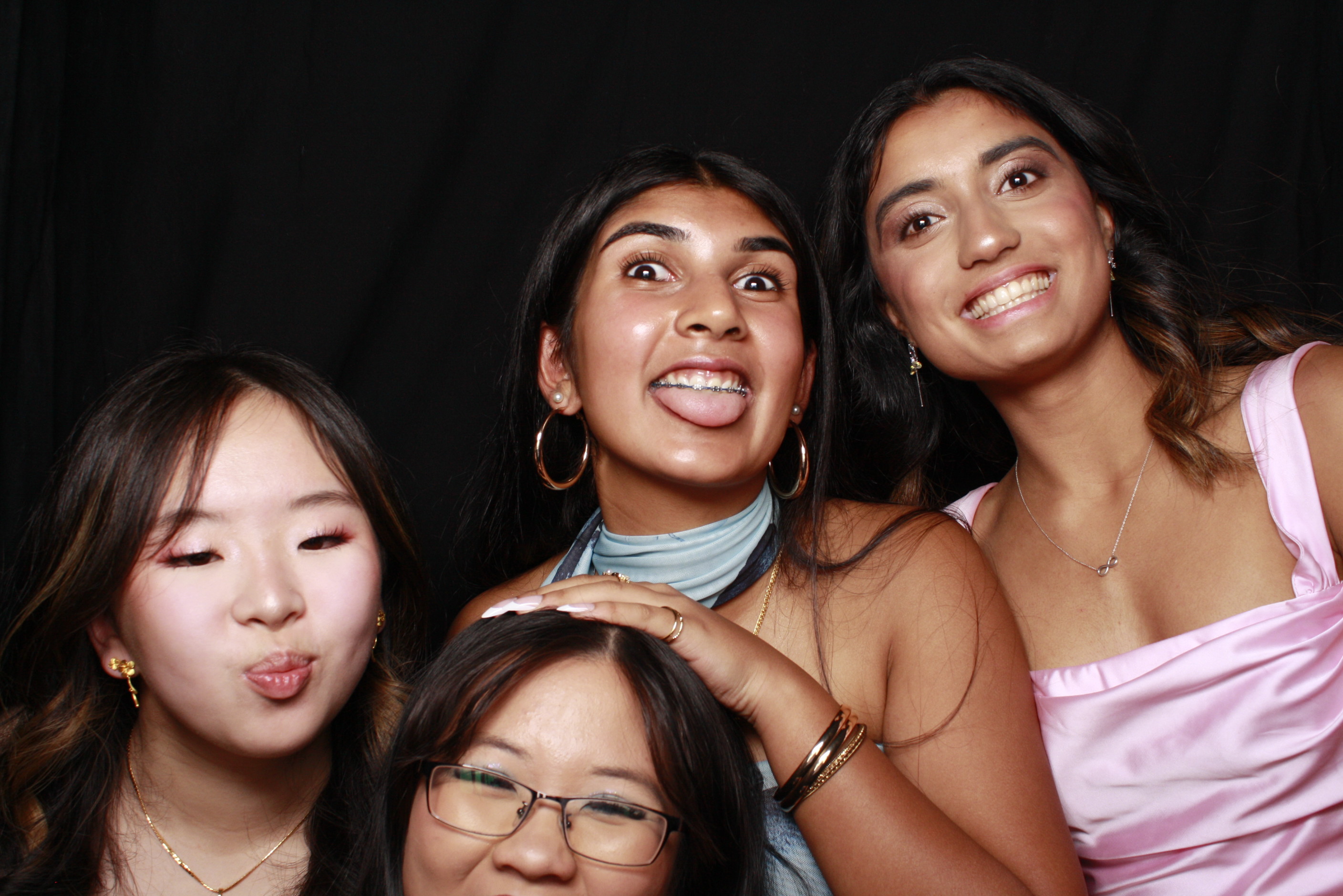 St Orans College Ball 2025 - Booth 1 | View more photos from the event at wgtngallery.classicphotobooths.co.nz/u/wgtncpbgallery/St-Orans-College-Ball-2025-Booth-1