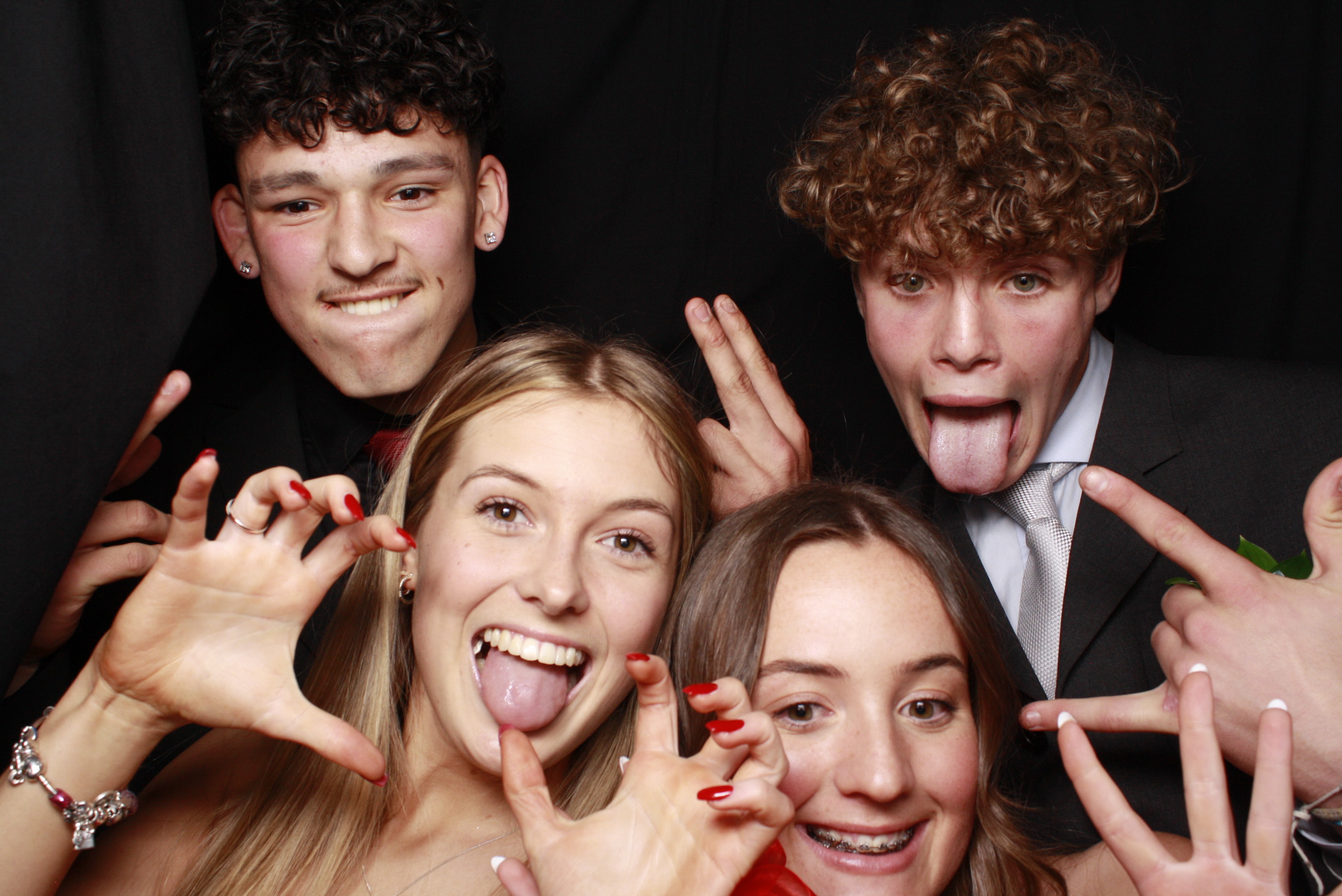 St Orans College Ball 2025 - Booth 1 | View more photos from the event at wgtngallery.classicphotobooths.co.nz/u/wgtncpbgallery/St-Orans-College-Ball-2025-Booth-1