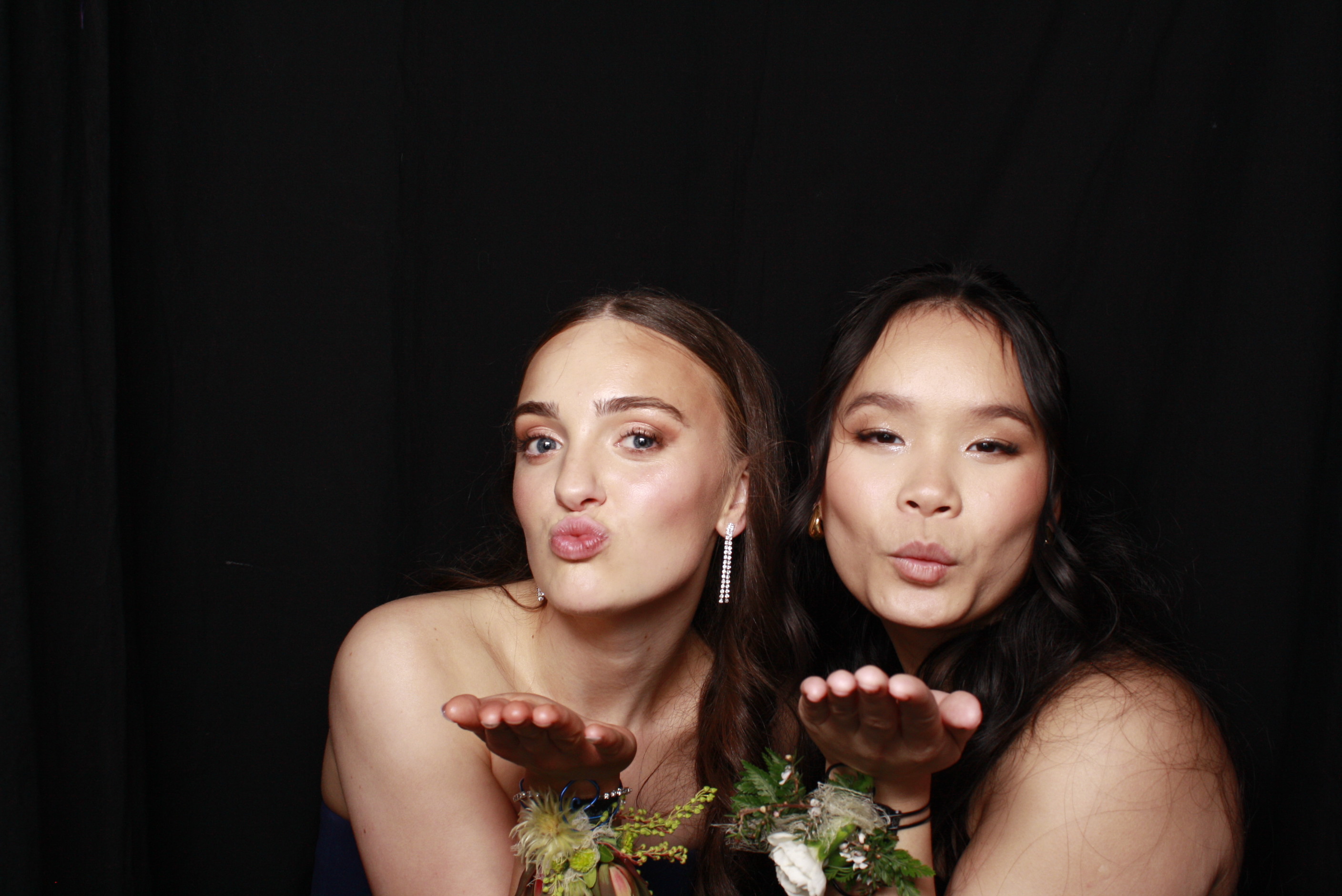 St Orans College Ball 2025 - Booth 1 | View more photos from the event at wgtngallery.classicphotobooths.co.nz/u/wgtncpbgallery/St-Orans-College-Ball-2025-Booth-1